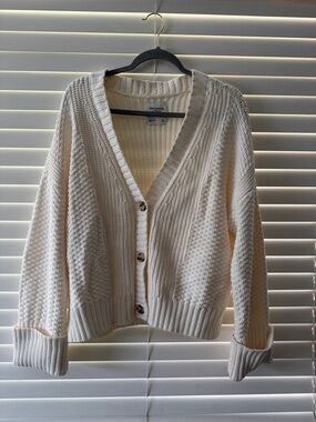 Abercrombie & Fitch Ivory Textured V-Neck Button Cardigan